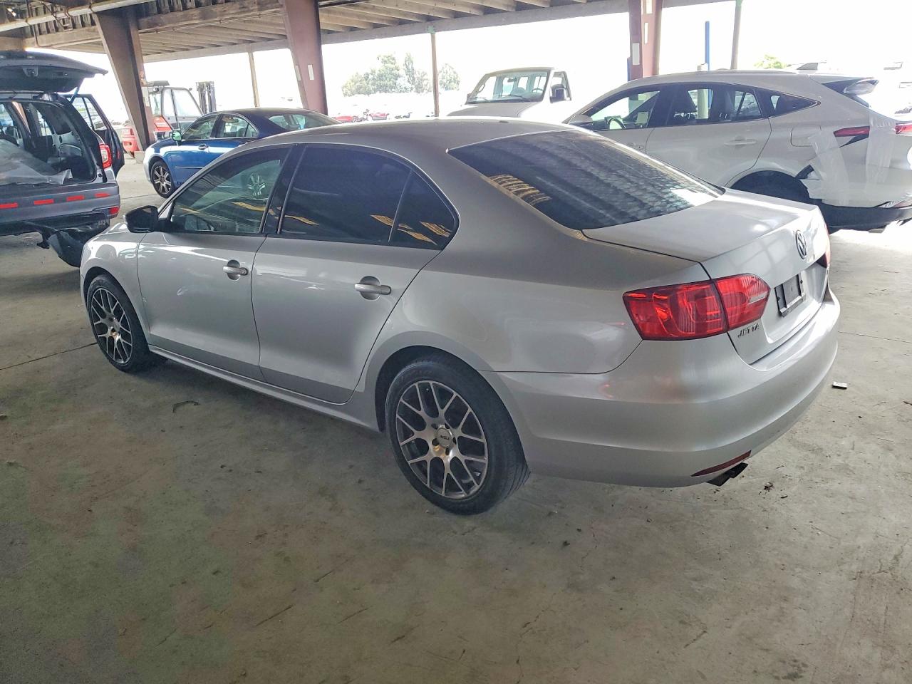 2012 VOLKSWAGEN JETTA SE photo 3