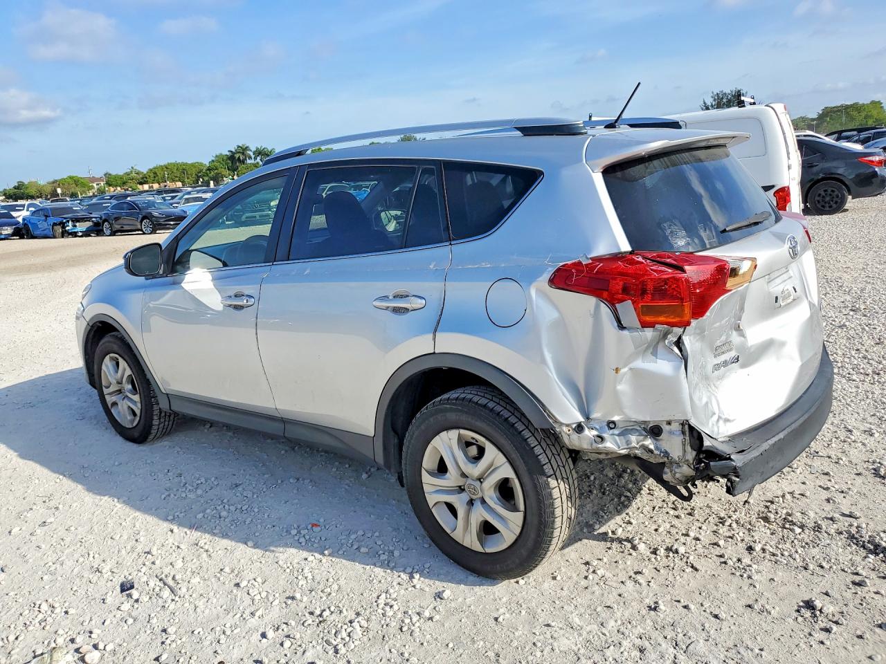 2015 TOYOTA RAV4 LE photo 4