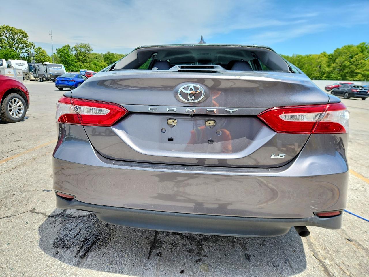 2019 TOYOTA CAMRY LE photo 6