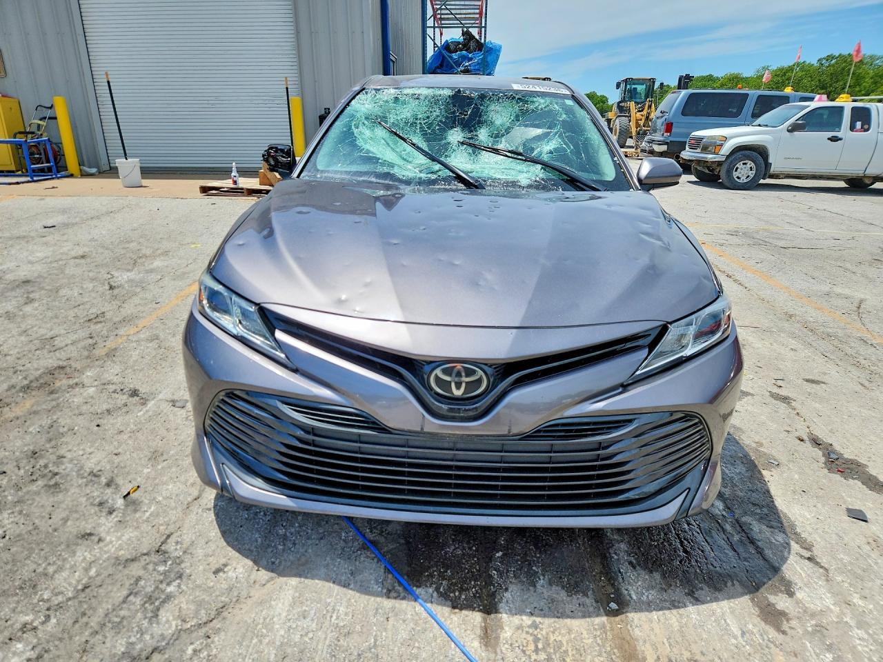 2019 TOYOTA CAMRY LE photo 5