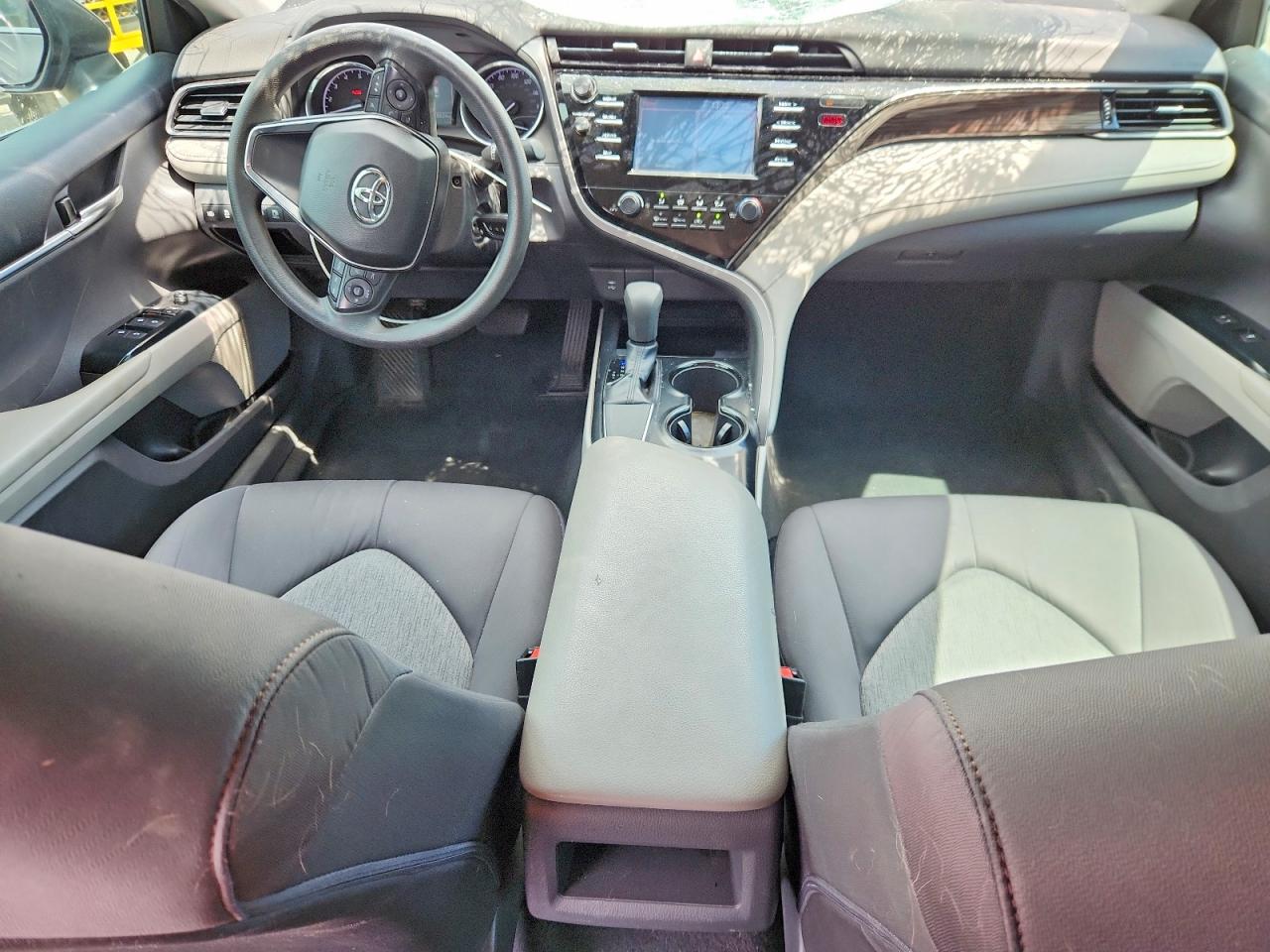 2019 TOYOTA CAMRY LE photo 8