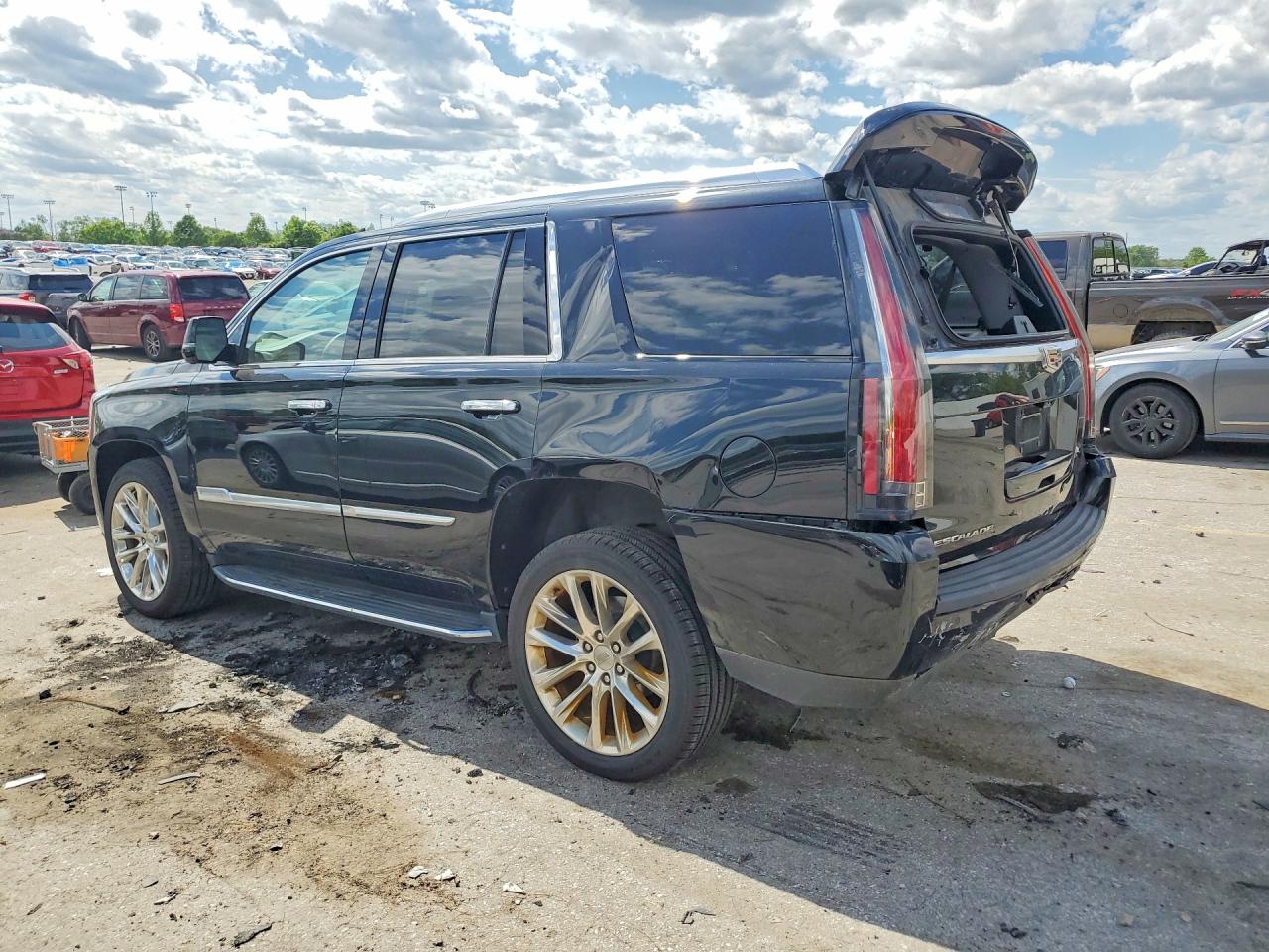 2019 CADILLAC ESCALADE LUXURY photo 3
