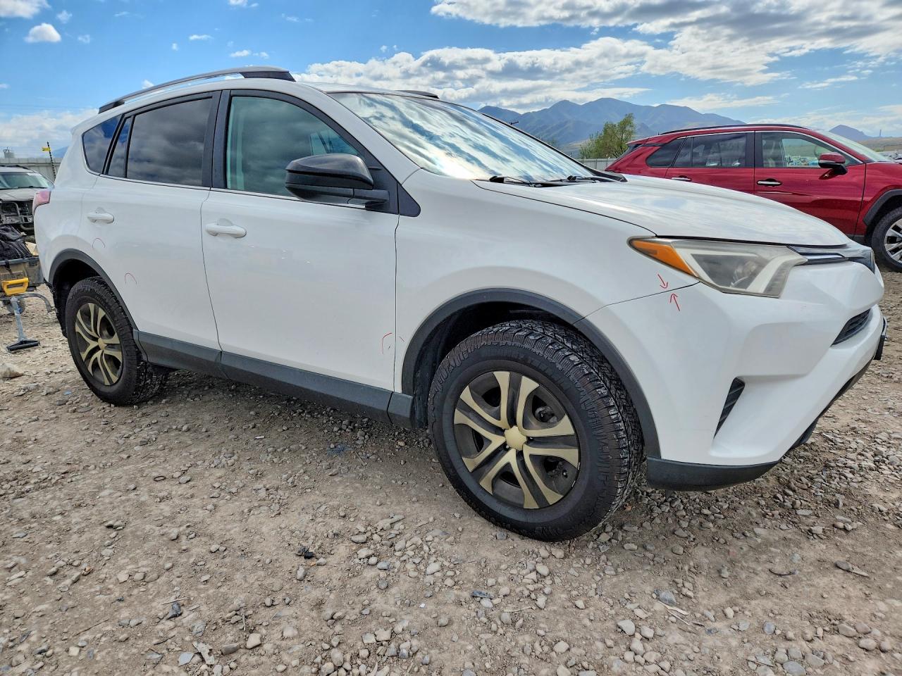 2017 TOYOTA RAV4 LE photo 4