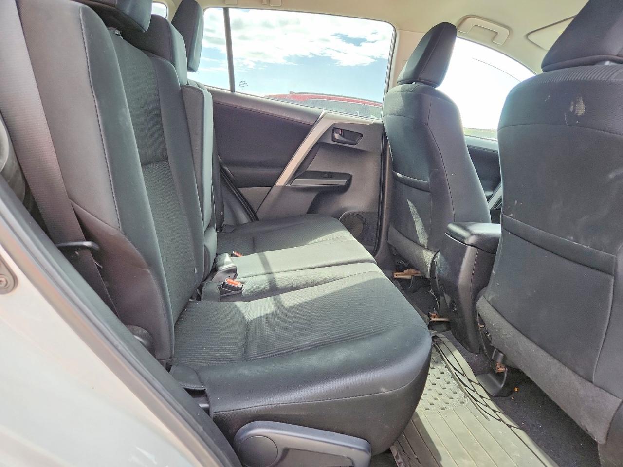 2017 TOYOTA RAV4 LE photo 11