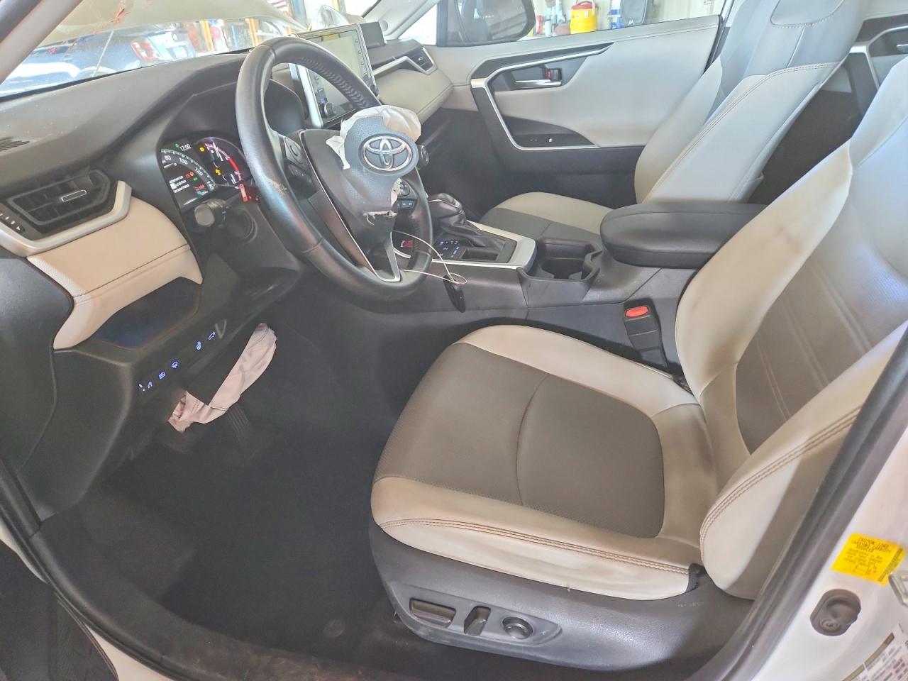 2019 TOYOTA RAV4 LIMITED photo 13