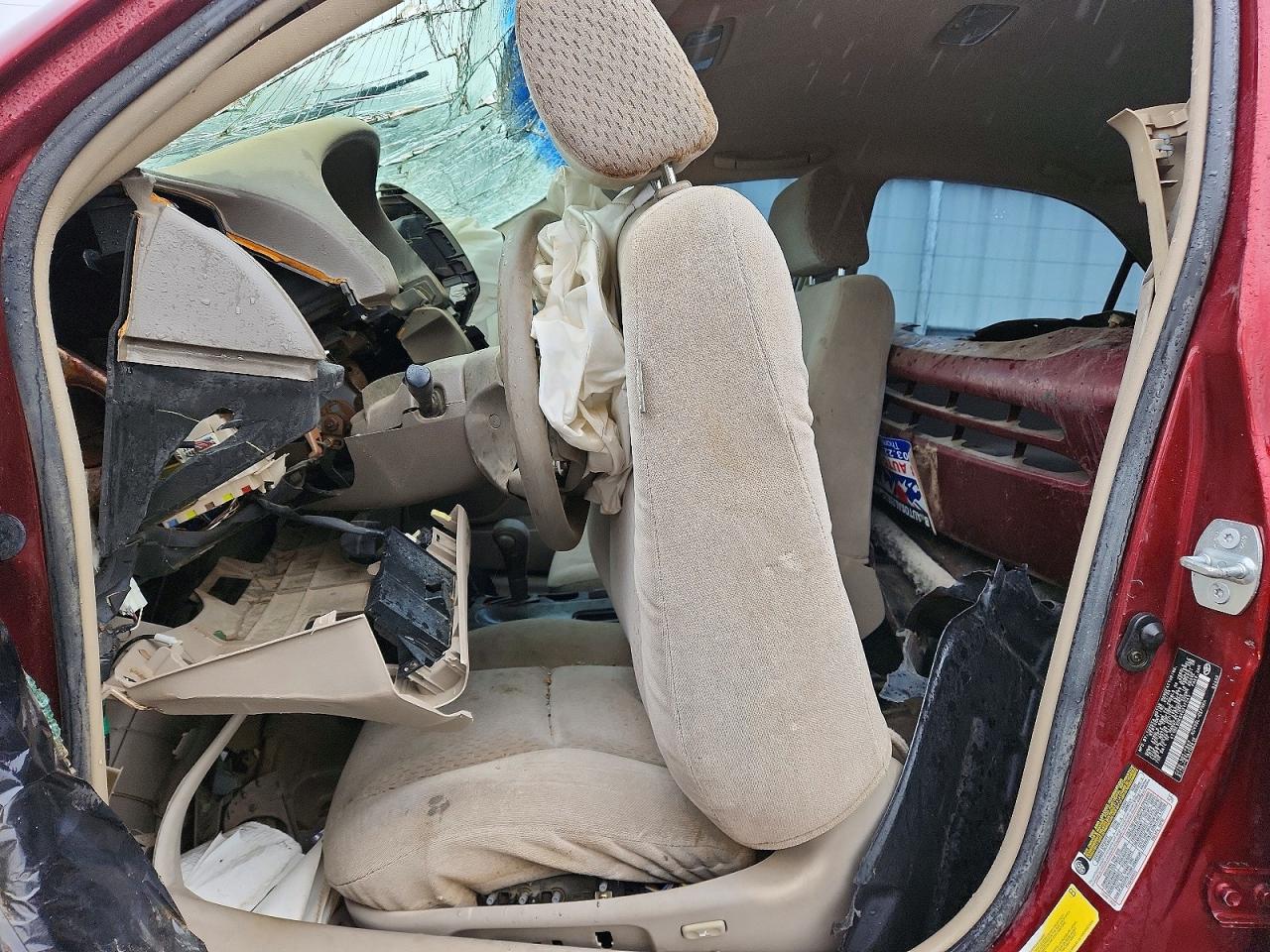 2004 TOYOTA CAMRY LE photo 13