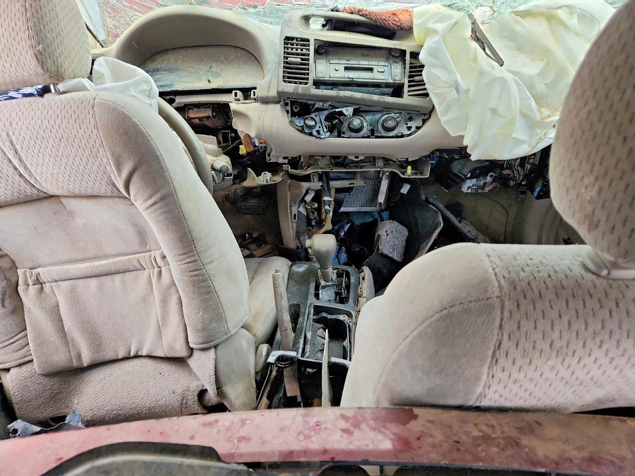 2004 TOYOTA CAMRY LE photo 15