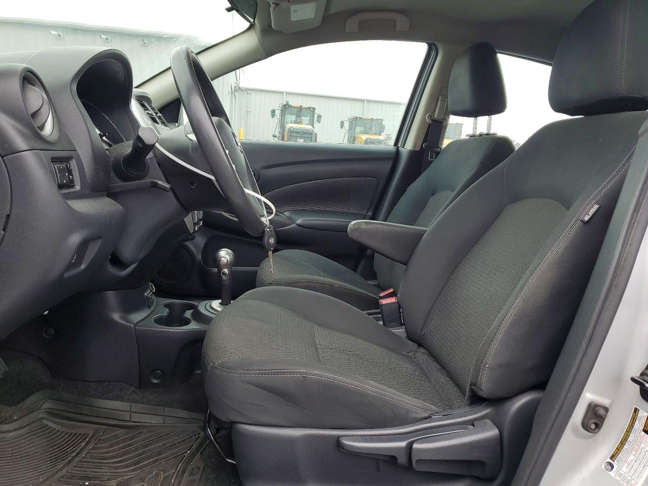 2019 NISSAN VERSA SV photo 13