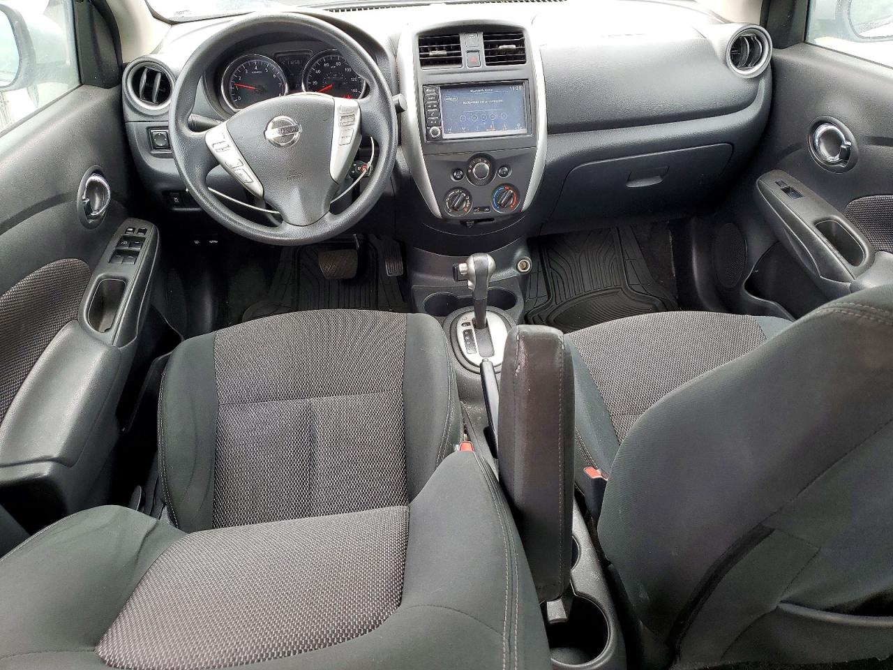 2019 NISSAN VERSA SV photo 15