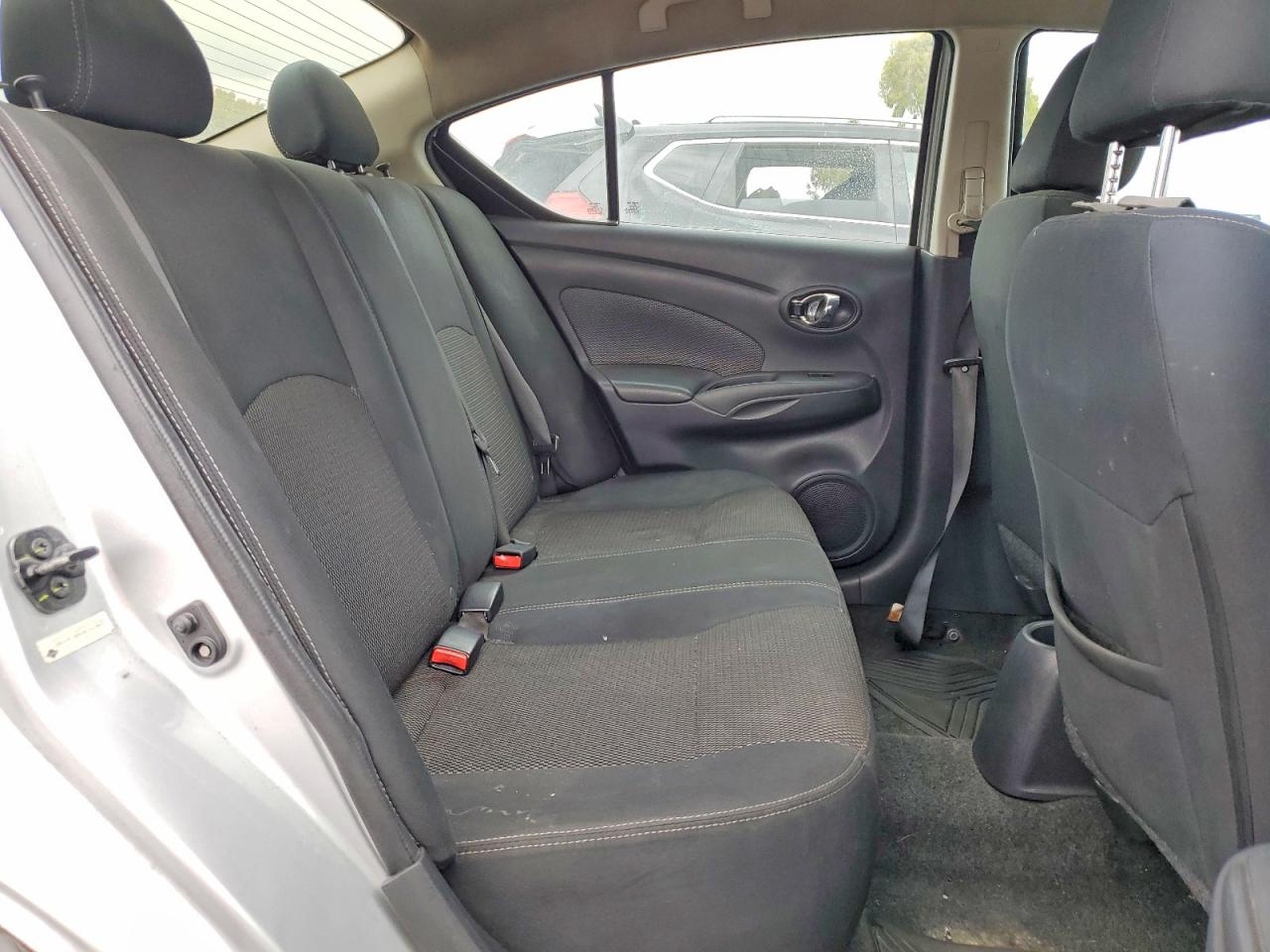 2019 NISSAN VERSA SV photo 19