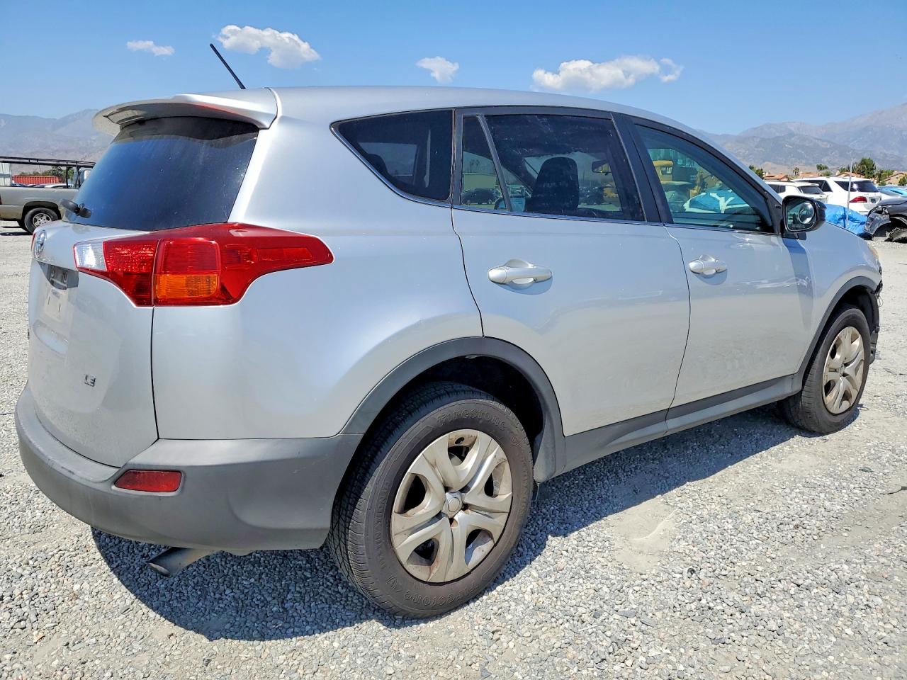 2015 TOYOTA RAV4 LE photo 5