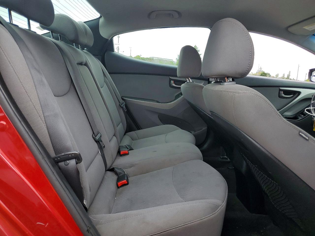 2015 HYUNDAI ELANTRA SE photo 28
