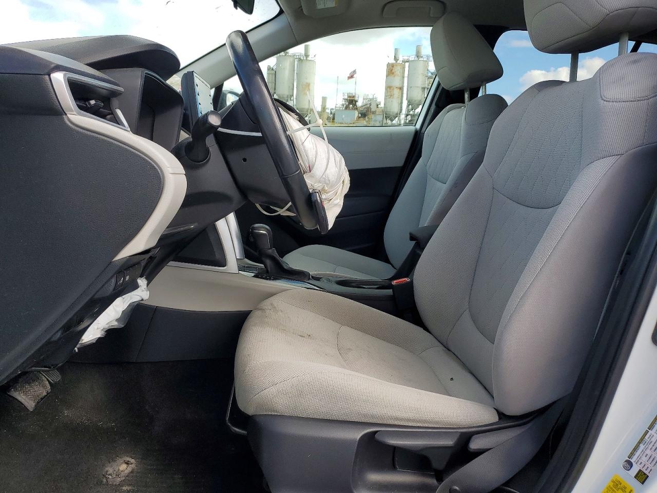 2022 TOYOTA COROLLA CROSS LE photo 13