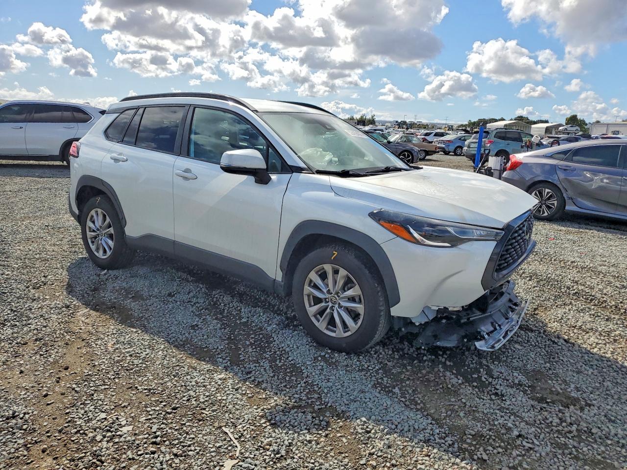 2022 TOYOTA COROLLA CROSS LE photo 7
