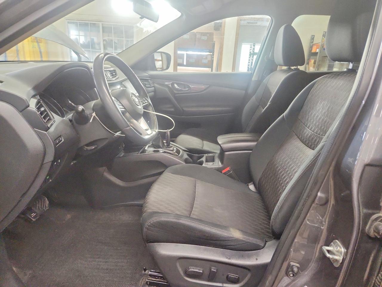 2018 NISSAN ROGUE SV photo 19
