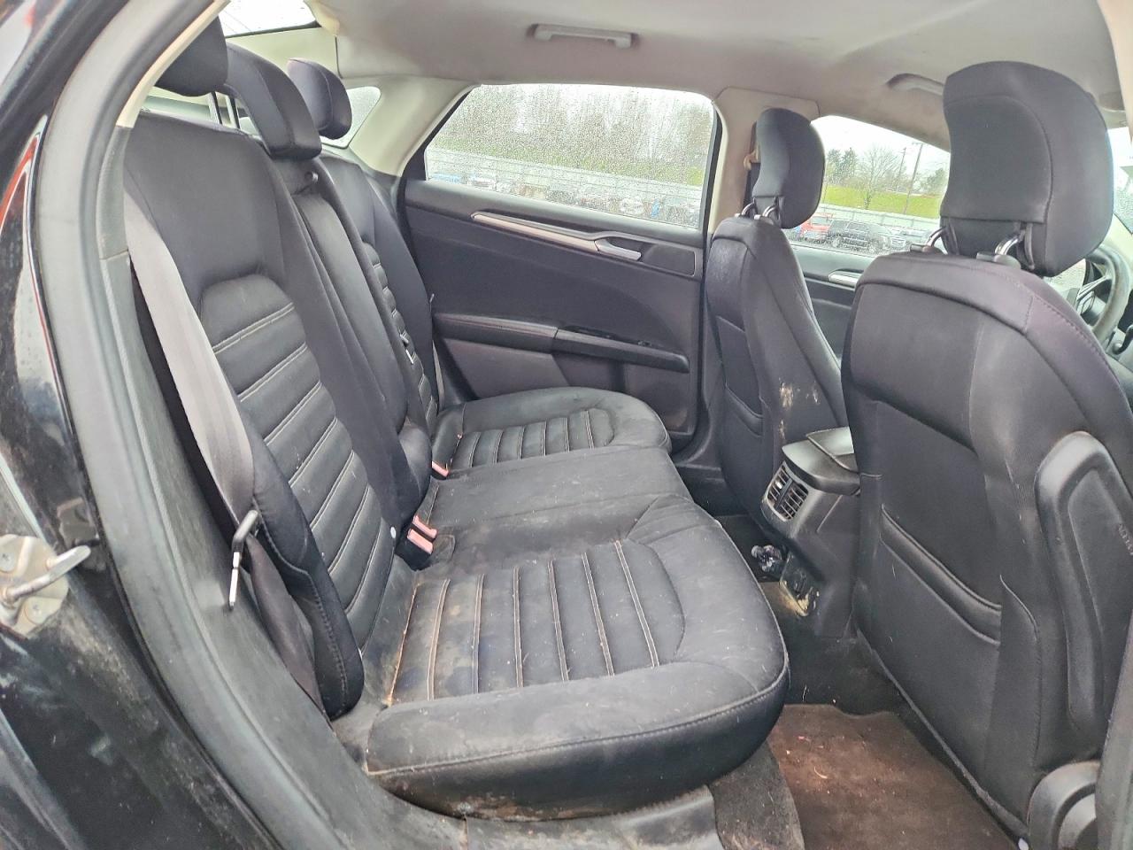 2014 FORD FUSION SE photo 28
