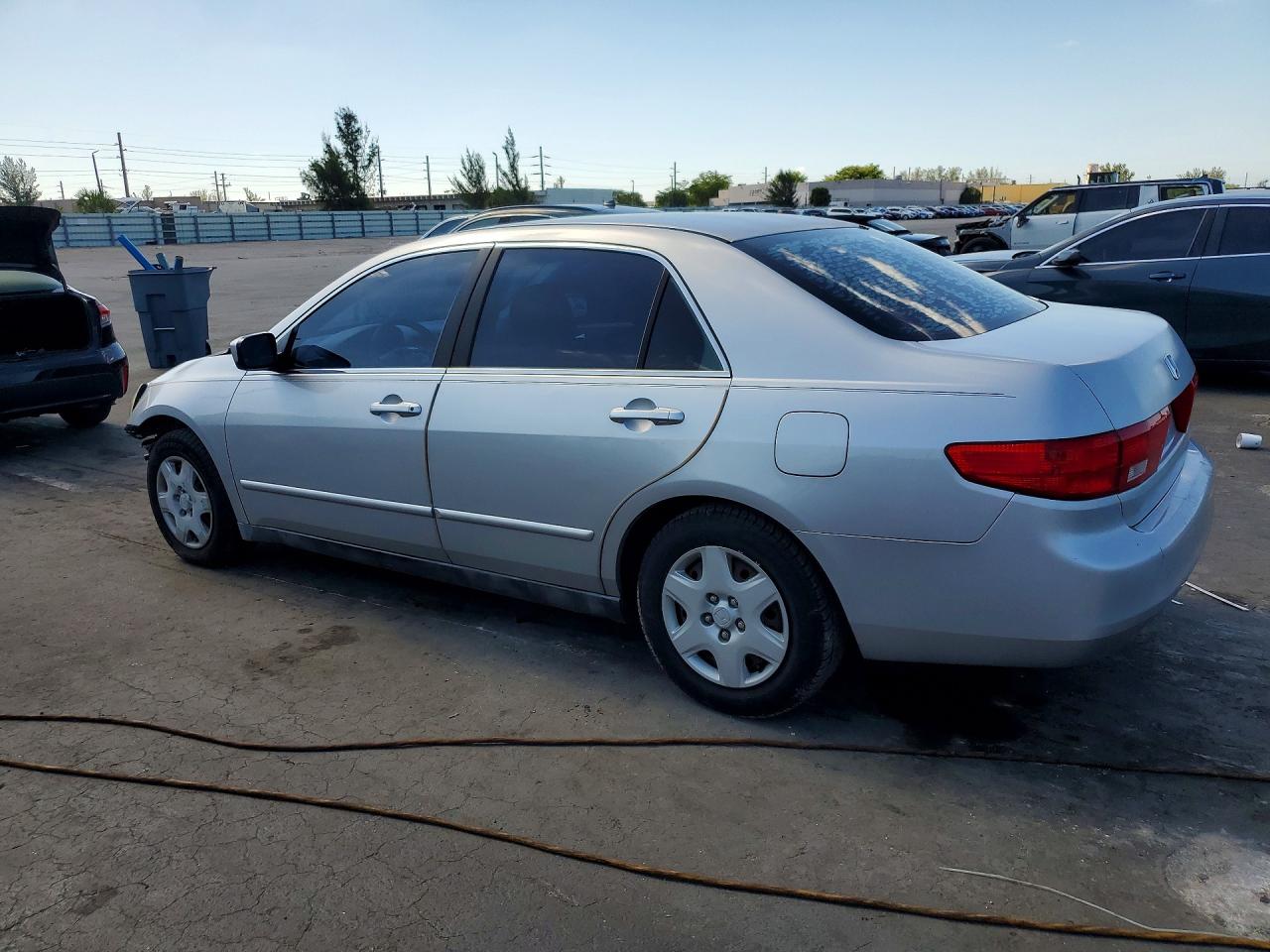 2005 HONDA ACCORD LX photo 3