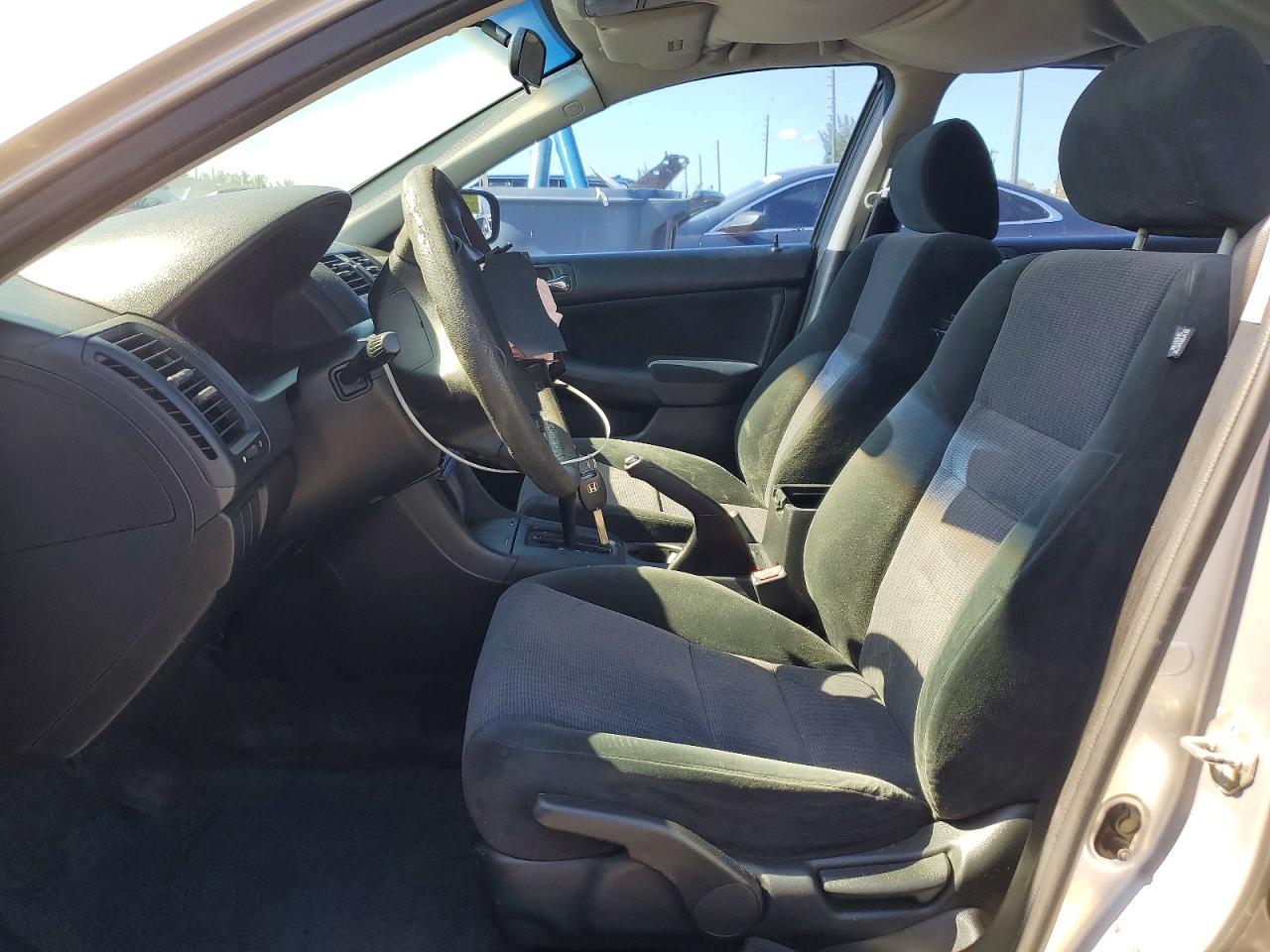 2005 HONDA ACCORD LX photo 13