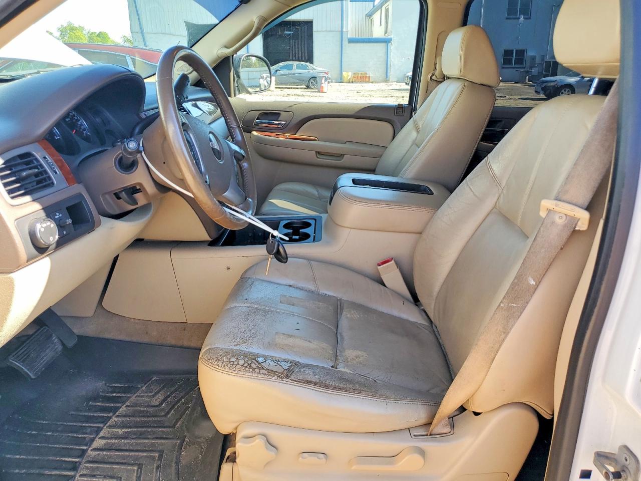 2009 GMC YUKON XL C1500 SLT photo 13