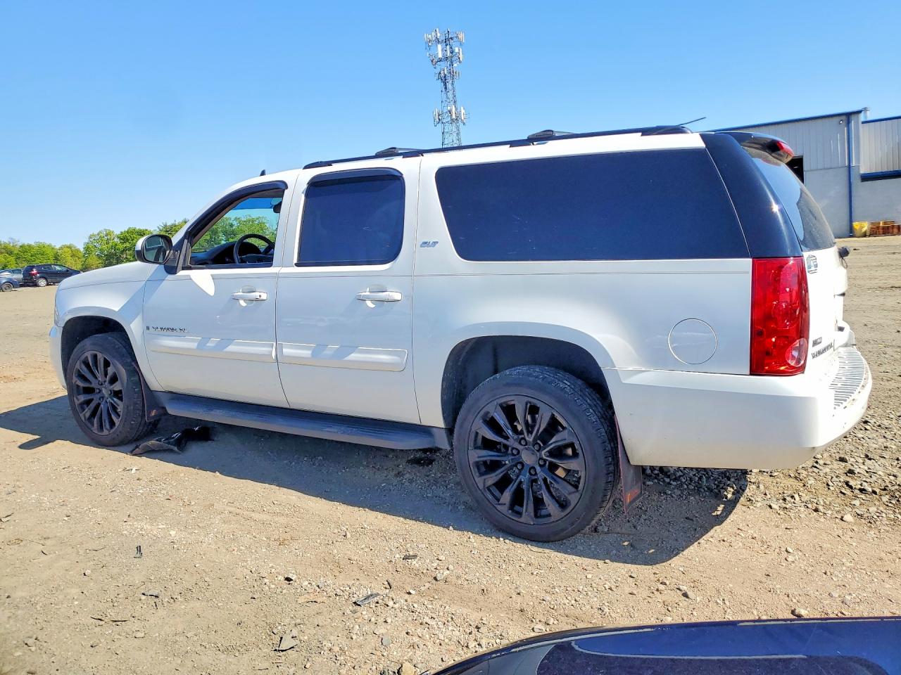 2009 GMC YUKON XL C1500 SLT photo 3