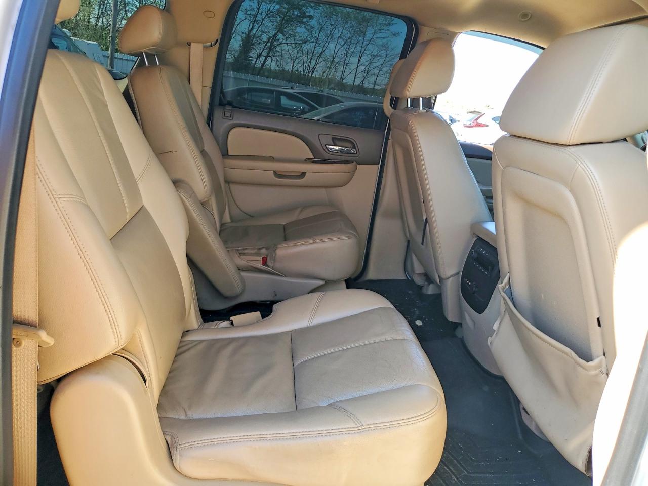 2009 GMC YUKON XL C1500 SLT photo 21