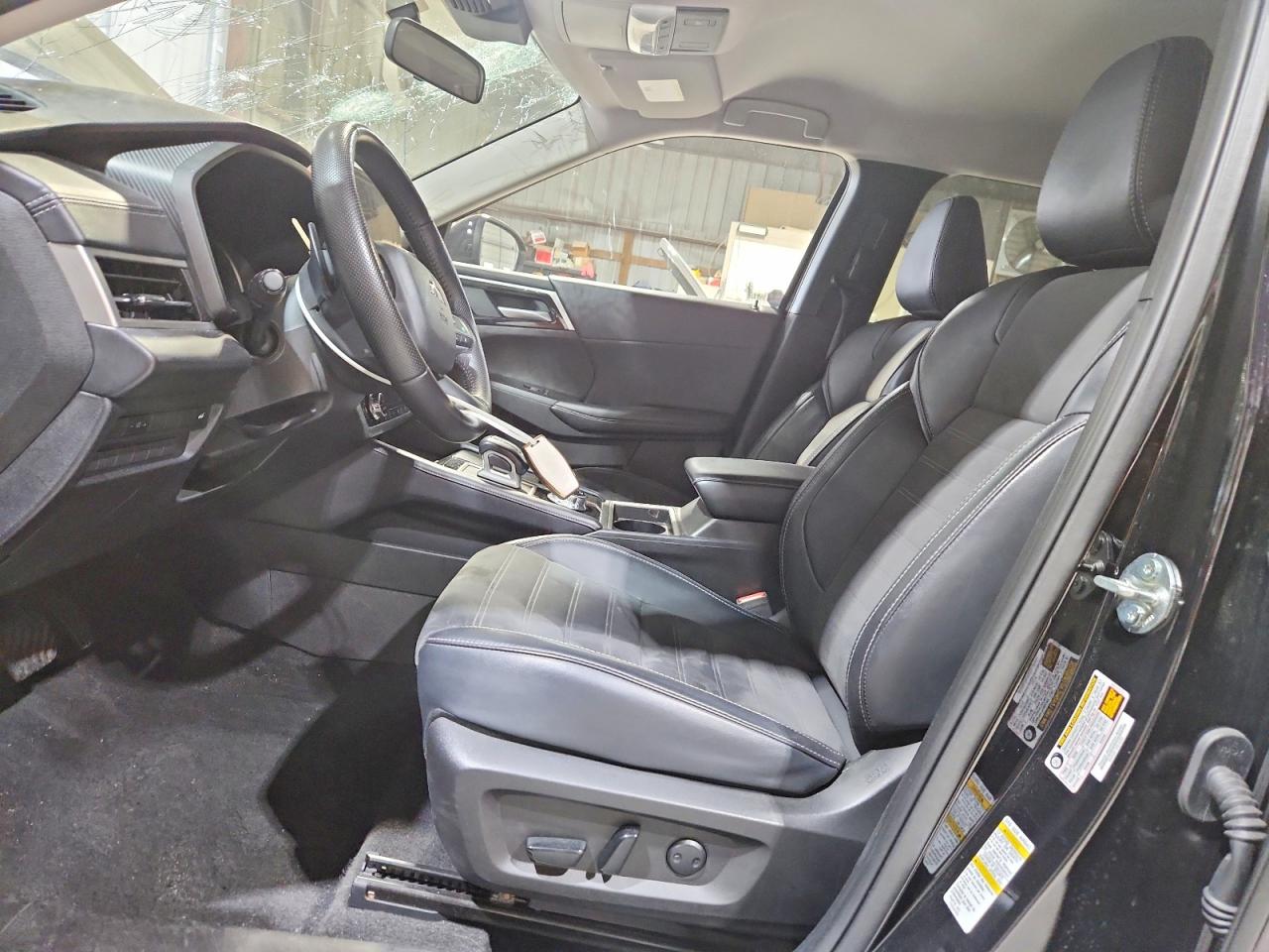 2024 MITSUBISHI OUTLANDER SE photo 7