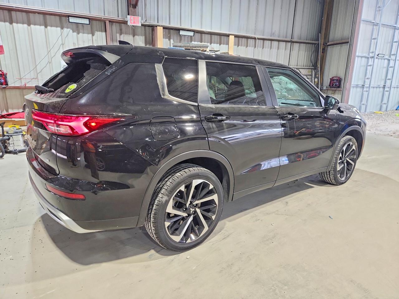 2024 MITSUBISHI OUTLANDER SE photo 3