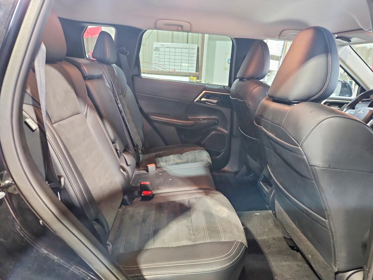 2024 MITSUBISHI OUTLANDER SE photo 11