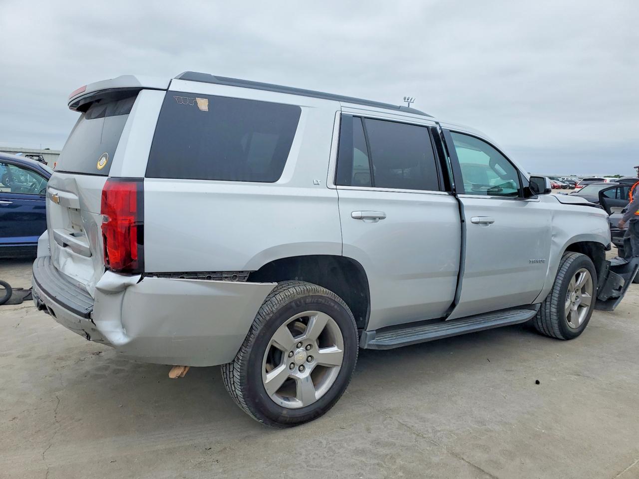 2017 CHEVROLET TAHOE C1500 LT photo 5