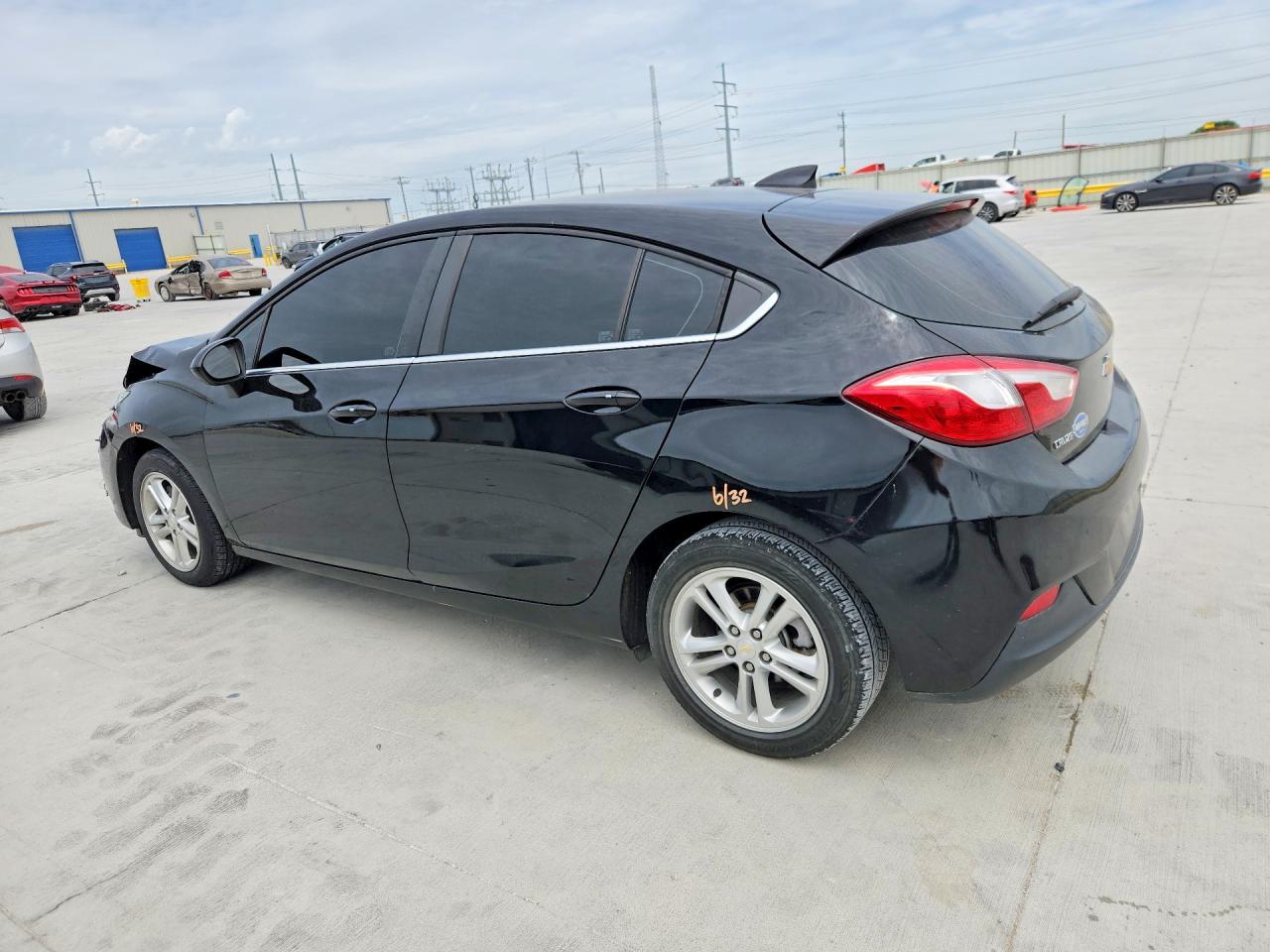 2017 CHEVROLET CRUZE LT photo 3