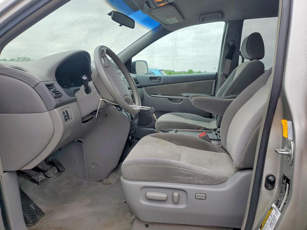 2006 TOYOTA SIENNA LE 7 PASSENGER photo 13