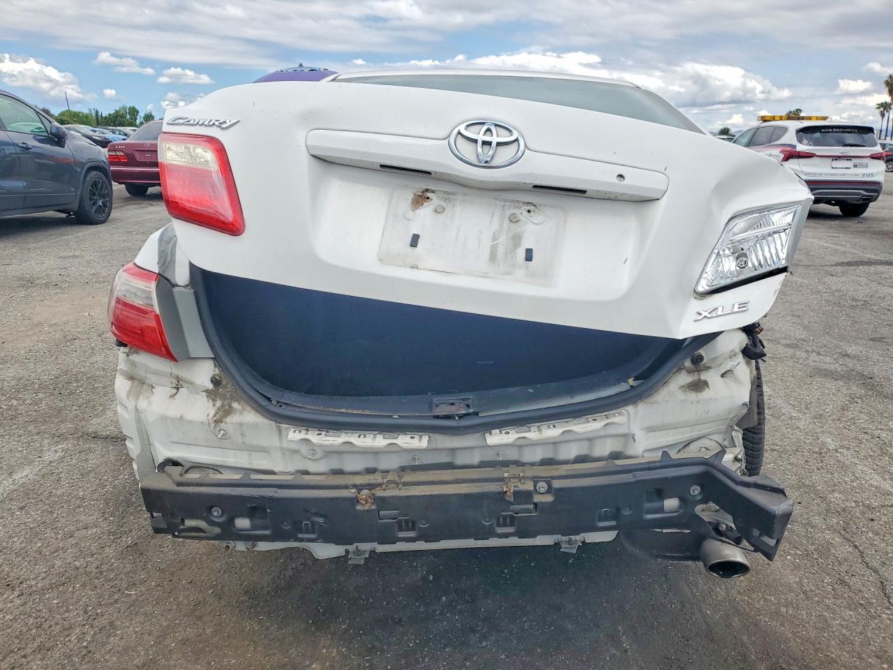 2009 TOYOTA CAMRY XLE photo 11