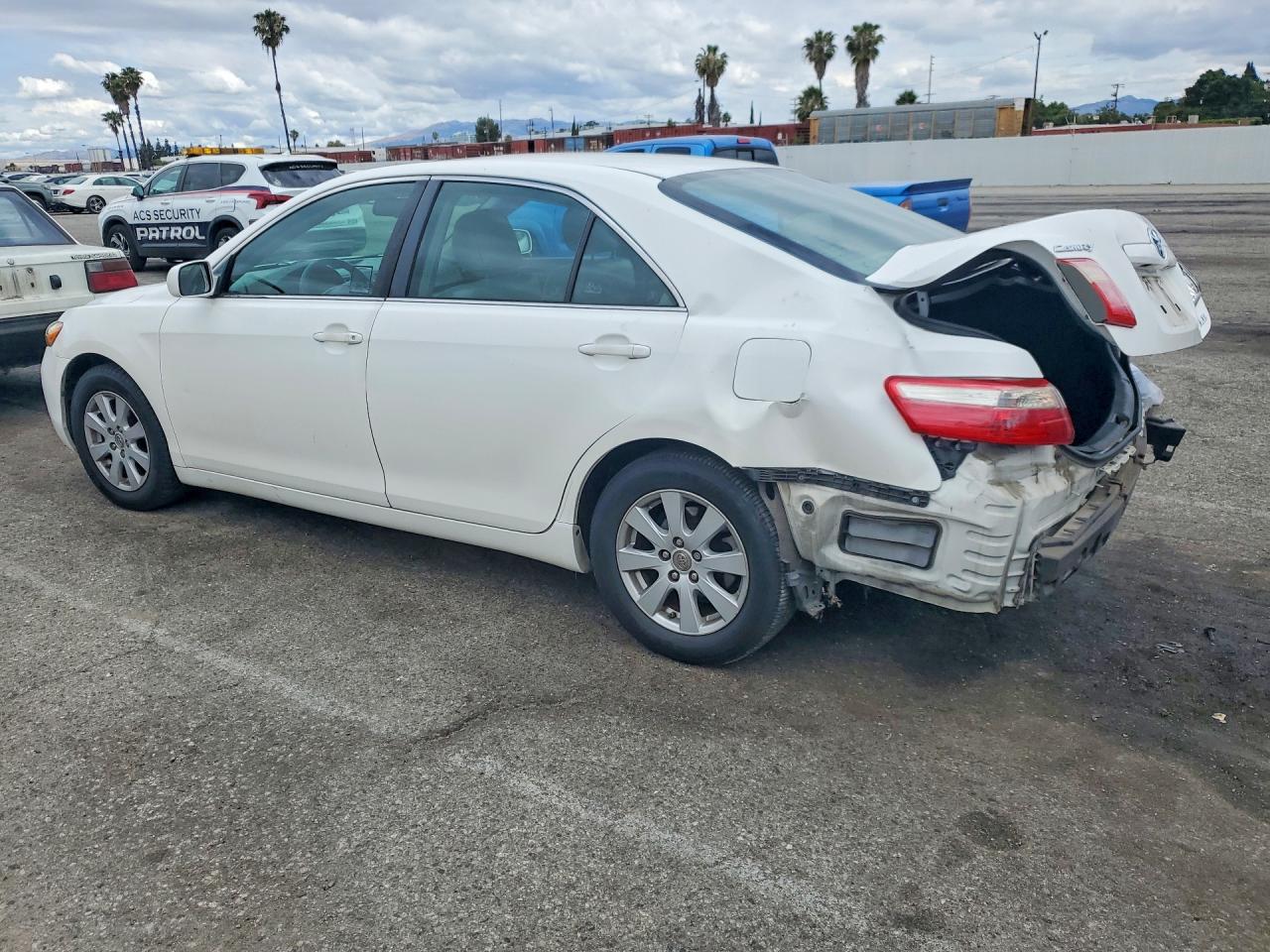 2009 TOYOTA CAMRY XLE photo 3