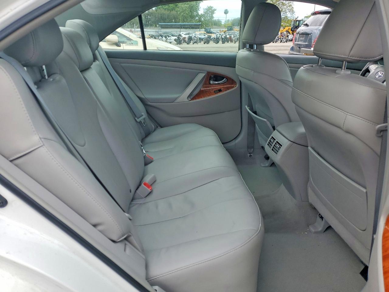 2009 TOYOTA CAMRY XLE photo 19