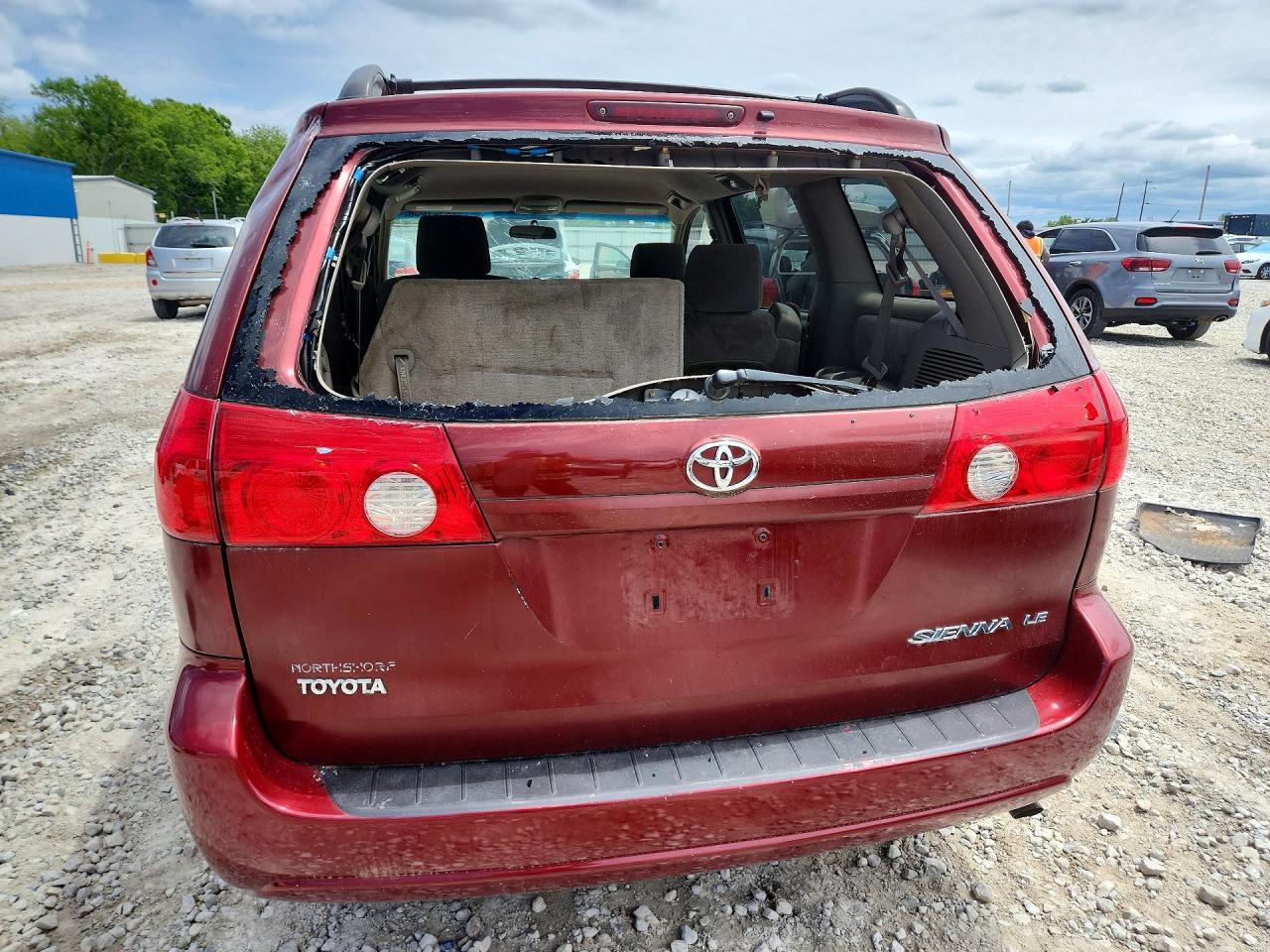 2007 TOYOTA SIENNA LE 7-PASSENGER photo 11