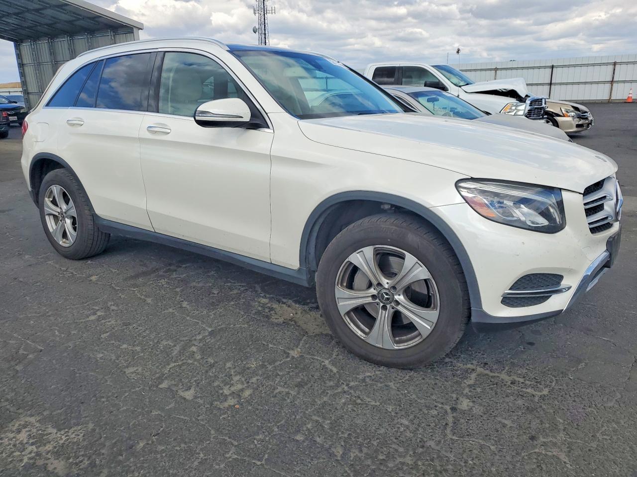 2017 MERCEDES-BENZ GLC 300 4MATIC photo 7