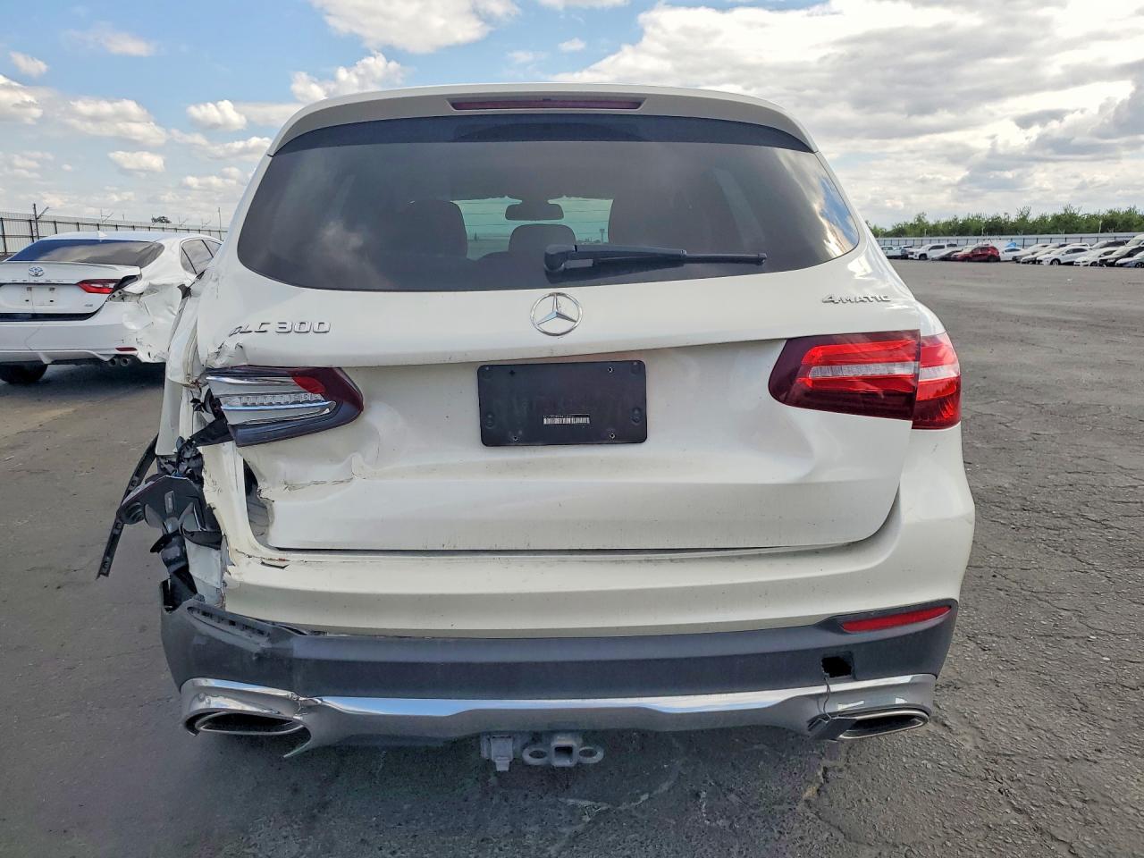 2017 MERCEDES-BENZ GLC 300 4MATIC photo 11