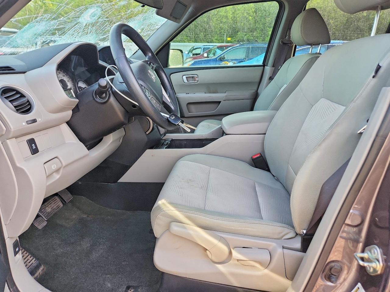 2015 HONDA PILOT LX photo 13