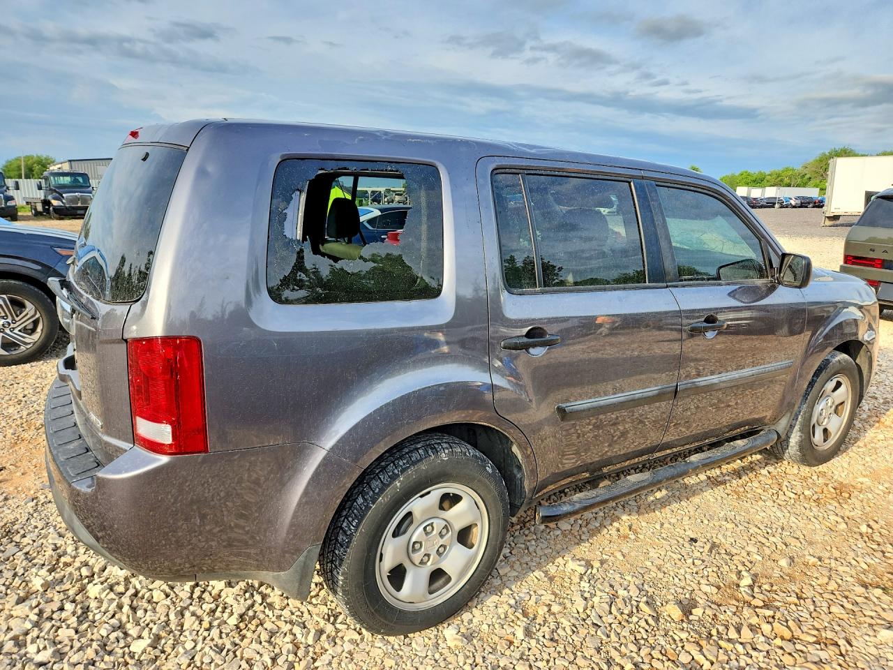 2015 HONDA PILOT LX photo 5