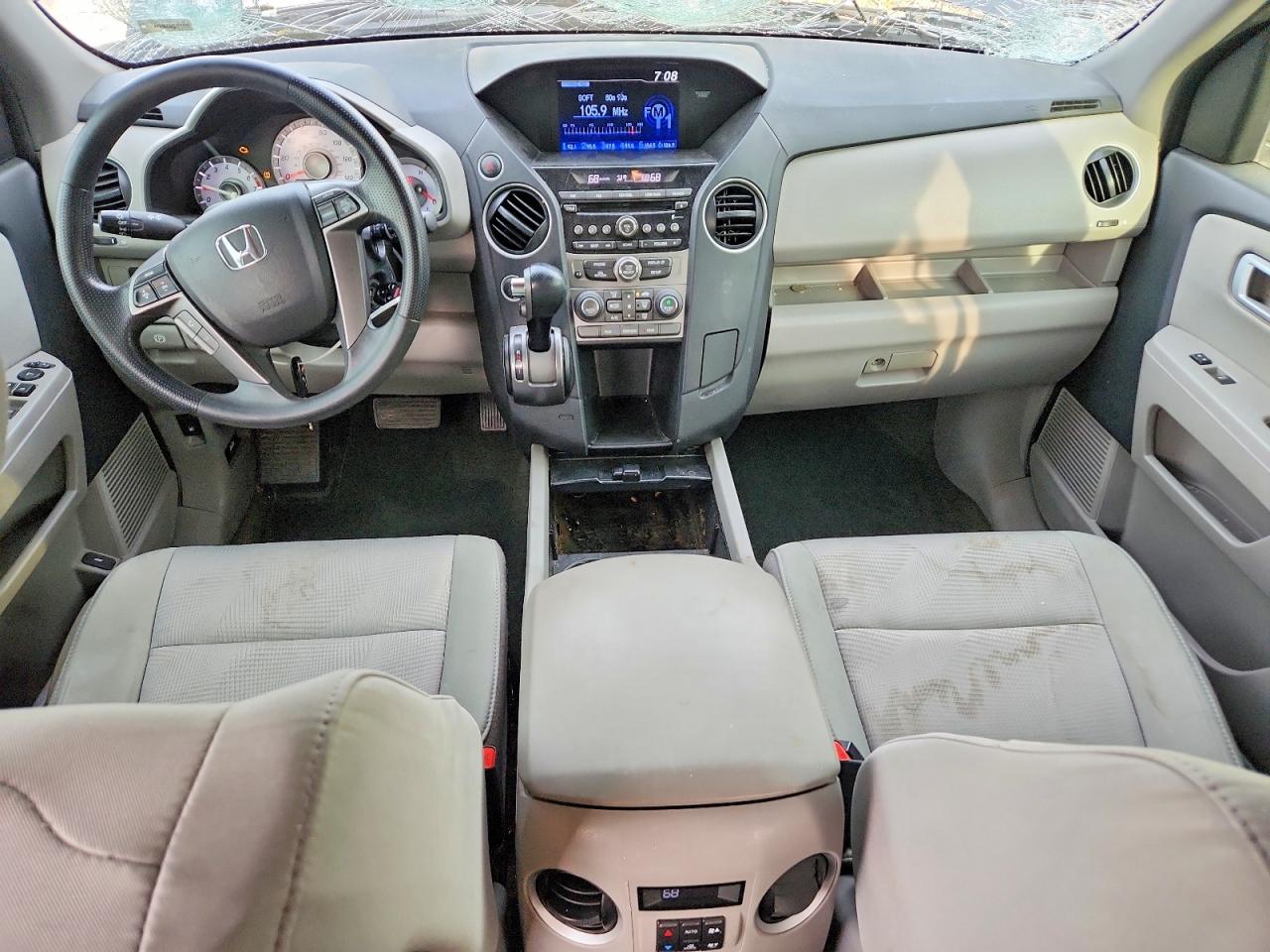 2015 HONDA PILOT LX photo 15