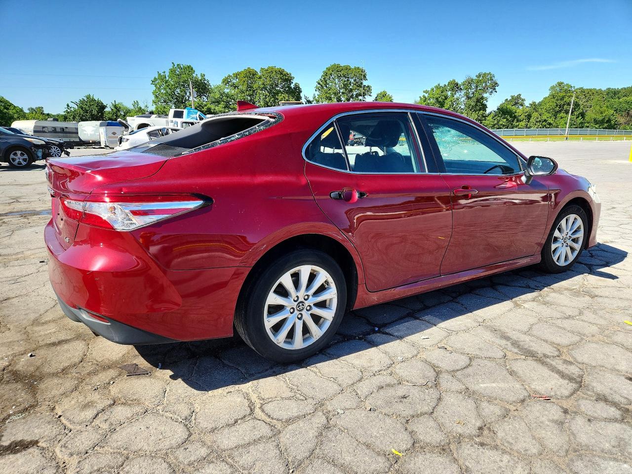 2019 TOYOTA CAMRY LE photo 5
