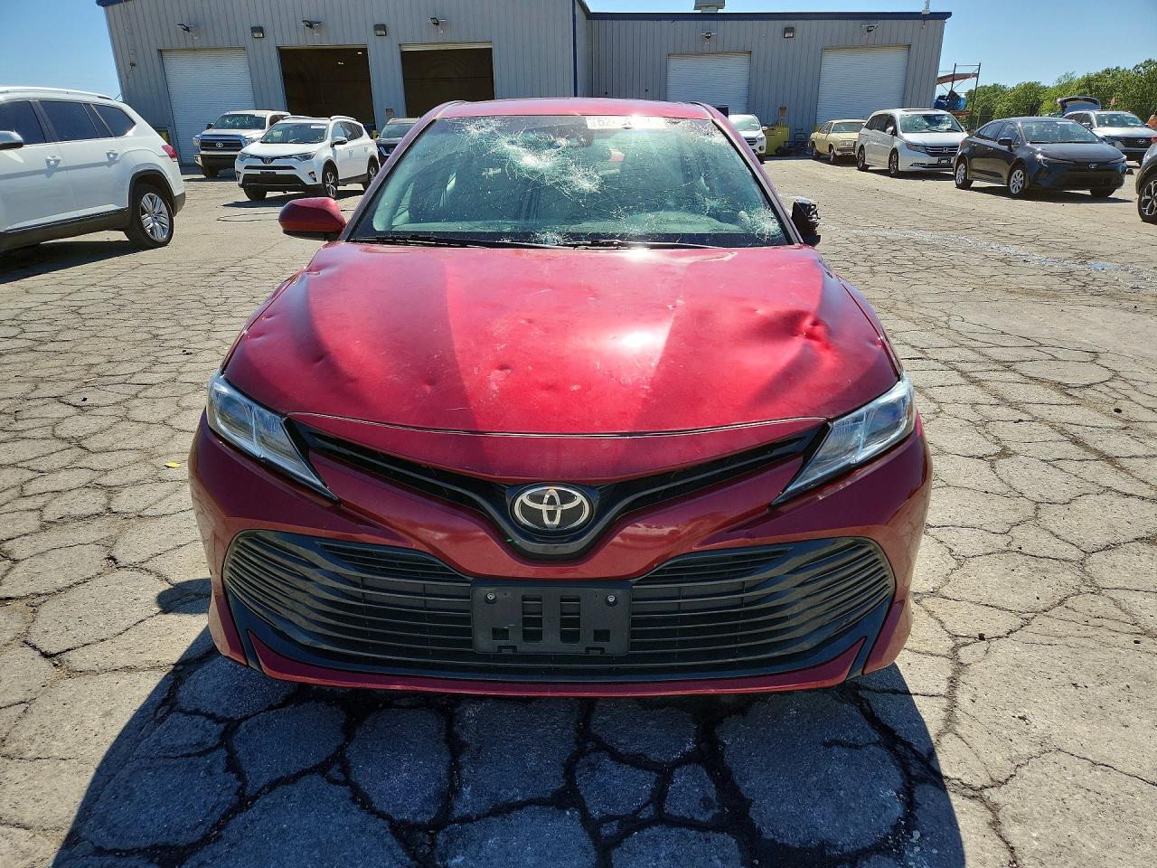 2019 TOYOTA CAMRY LE photo 9
