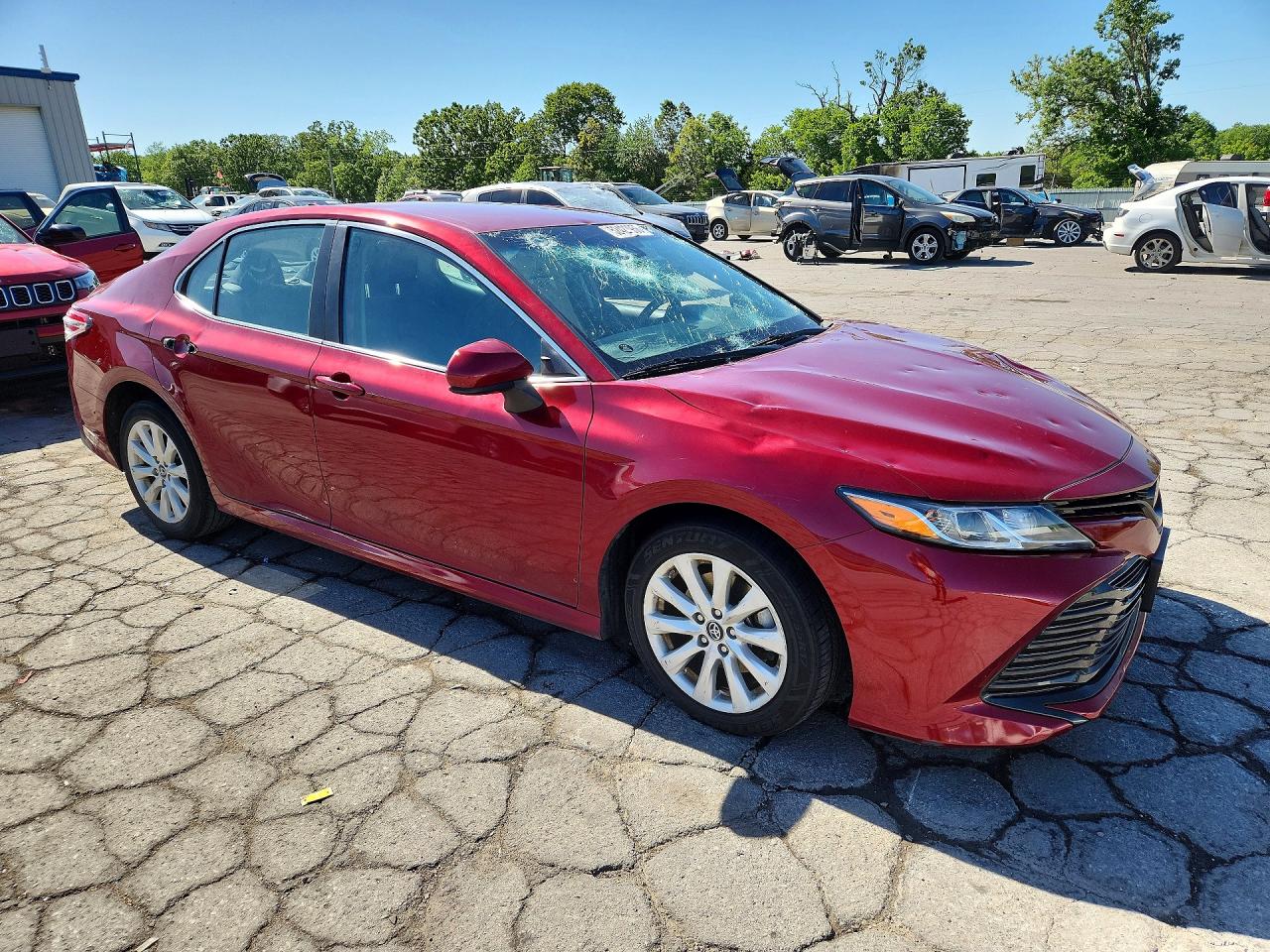 2019 TOYOTA CAMRY LE photo 7