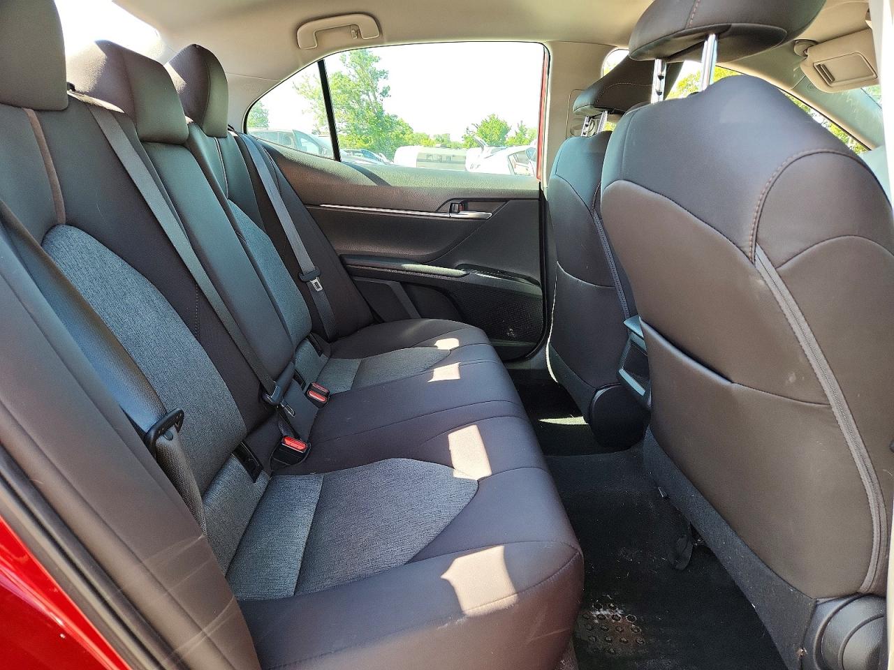 2019 TOYOTA CAMRY LE photo 19