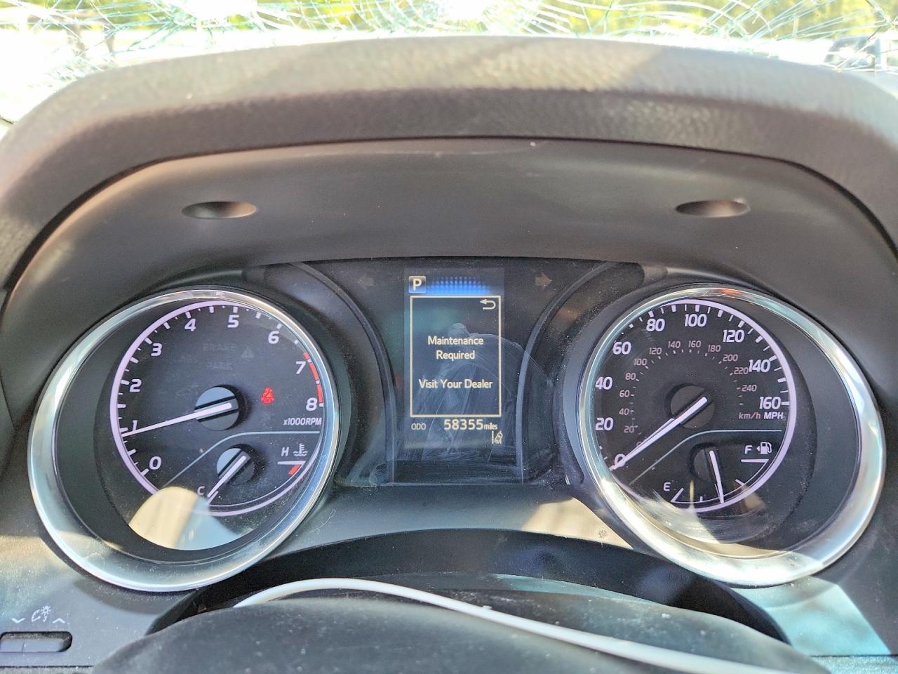 2019 TOYOTA CAMRY LE photo 17
