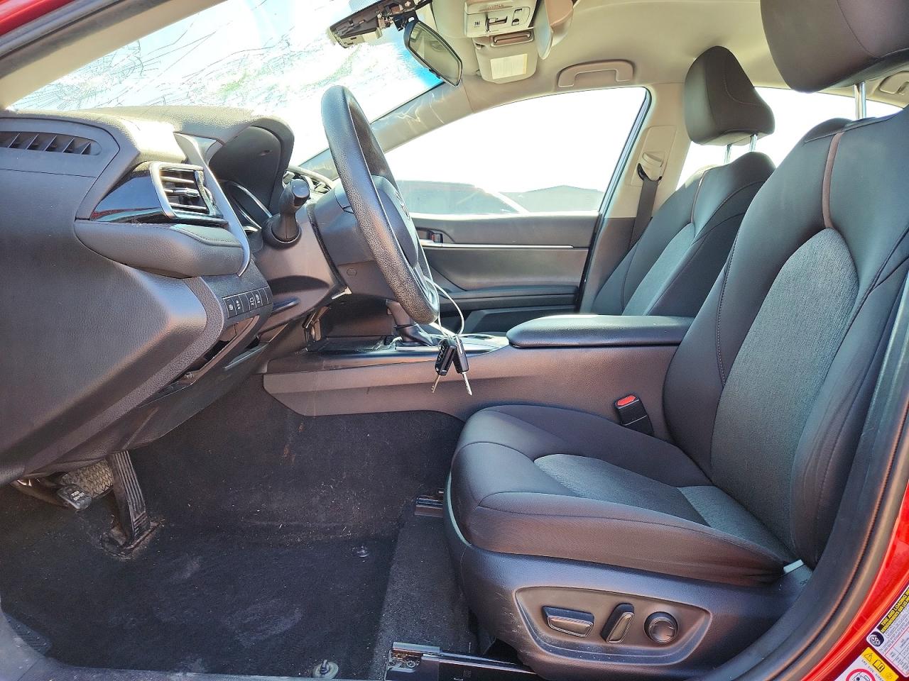 2019 TOYOTA CAMRY LE photo 13