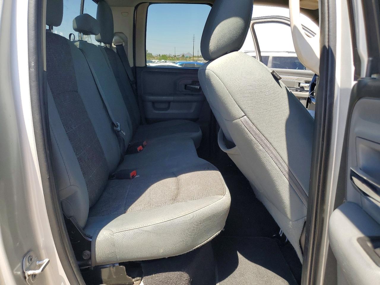2016 RAM 1500 SLT photo 19