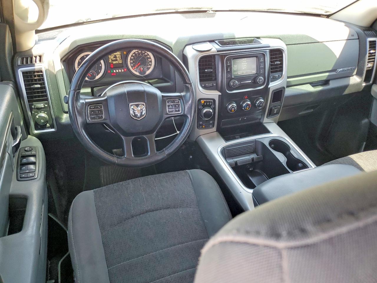 2016 RAM 1500 SLT photo 15