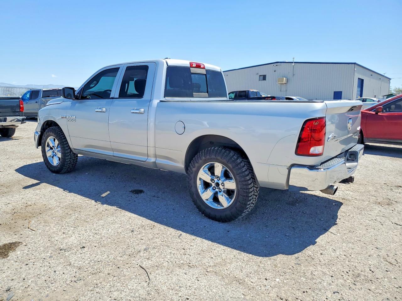 2016 RAM 1500 SLT photo 3