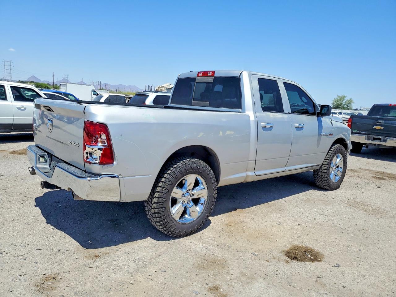 2016 RAM 1500 SLT photo 5